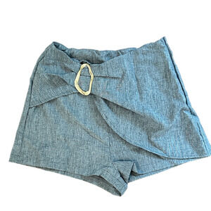 LIGHT GRAY HIGH WAIST WRAP DRESS SHORTS WITH SILVER DETAIL